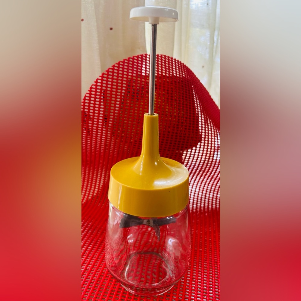 Vintage Federal glass chopper, 1960’s In good working order. no cracks or chips